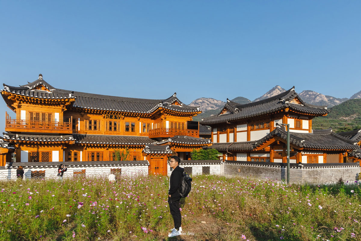 Eunpyeong Hanok Village กับวิวภูเขา Bukhansan