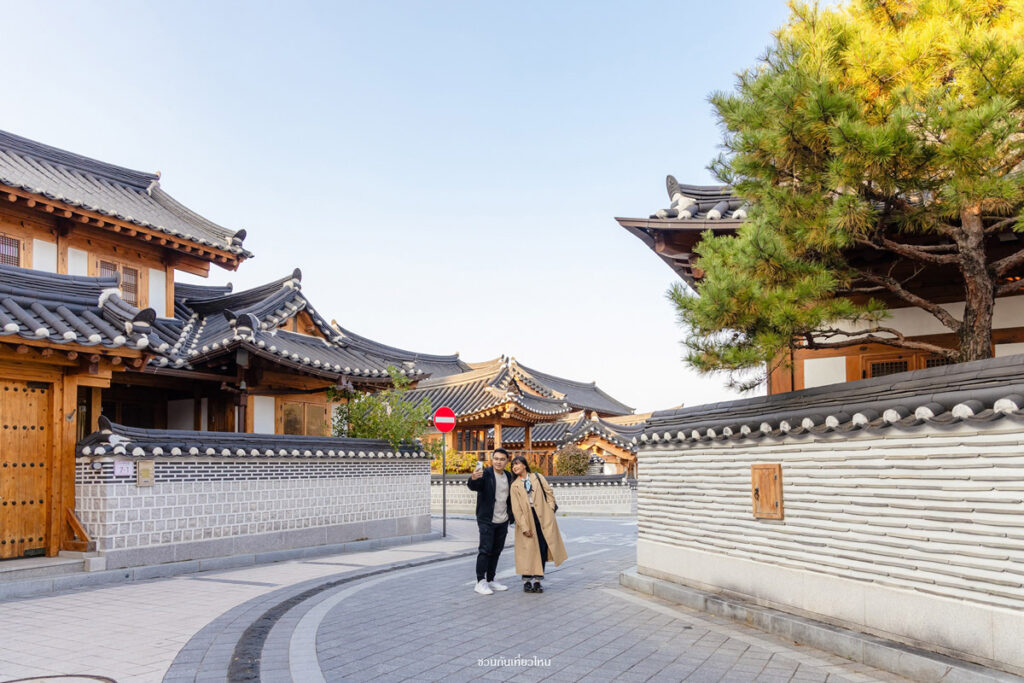 ตรอกทางเดินในหมู่บ้านอึนพยองฮันอก Eunpyeong Hanok Village