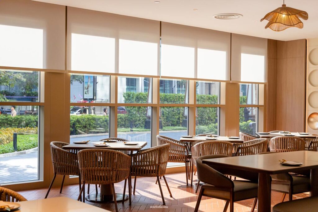 บรรยากาศการตกแต่งสไตล์ Modern Luxury คาเฟ่เปิดใหม่ ราชดำริ ร้าน Bloom & Brew