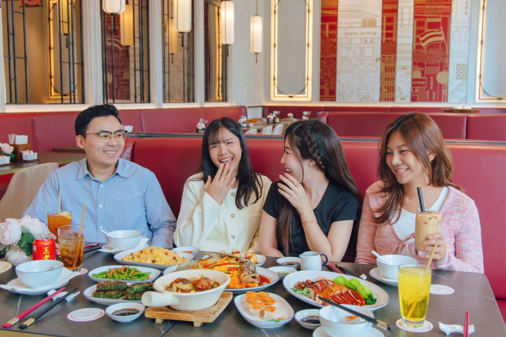 บรรยากาศภายในร้านอาหารจีน HUA by SEE FAH สุรวงศ์ ชั้น L นั่งสบายสำหรับครอบครัว