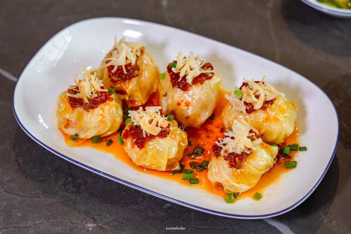 เมนูเกี๊ยวกุ้งซอสเสฉวนและอาหารจีนสไตล์ High Street Food ในโรงแรม