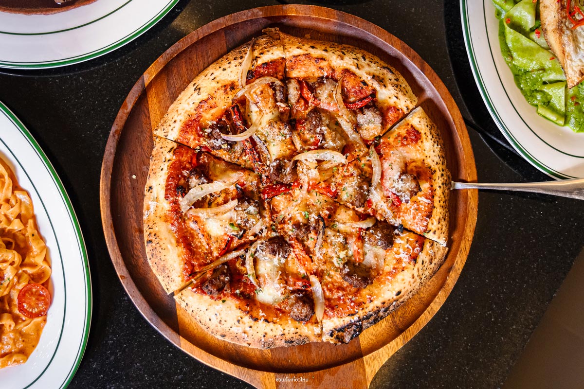 พิซซ่าหน้าไส้กรอกอิตาเลียน Italian Sausage Pizza แป้งบางกรอบ ร้าน BAKE BROS